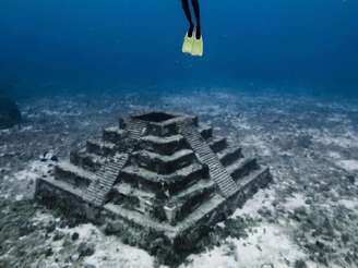 Monumento Yonaguni embaixo d'água