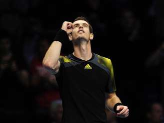 Campeão do Aberto dos Estados Unidos, Andy Murray, comemora vitória contra Tomas Berdych em seu primeiro jogo em casa desde que conquistou o sonhado título do Grand Slam. Murray se recuperou de um início ruim no torneio. 05/11/2012