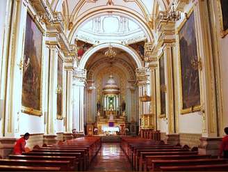 Inaugurado em 1796, o Templo do Senhor de Encino impressiona por sua arquitetura e pelas obras de arte que decoram seu interior