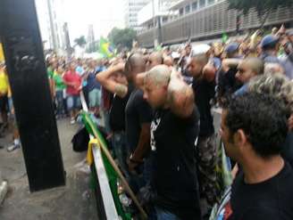 <p>Grupo foi preso no meio da manifestação</p>