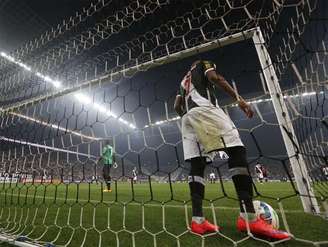 FOTOS - Corinthians faz três em casa e derruba o Vasco