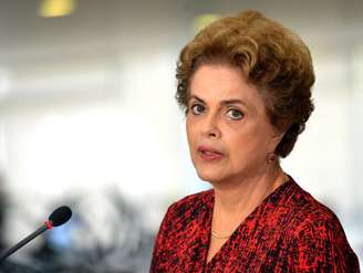 Dilma: presidente decidiu negociar pessoalmente cargos e verbas para evitar o impeachment