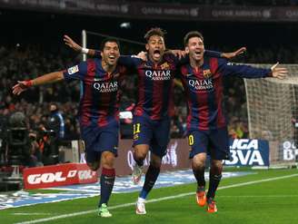 Luis Suárez, Neymar e Lionel Messi comemoram gol em partida do Barcelona no Camp Nou
11/01/2015
REUTERS/Albert Gea