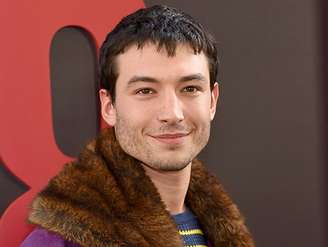 Ezra Miller é acusado de assediar mulher na Alemanha: 'Me senti totalmente insegura'