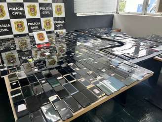 Centenas de celulares apreendidos pela operação da Polícia Civil de São Paulo