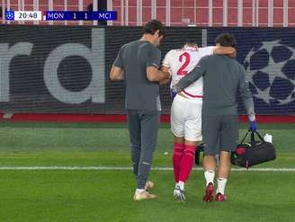 Vanderson deixa jogo da Champions lesionado