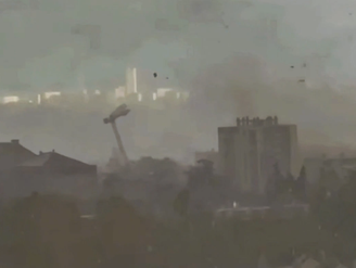 Um tornado atingiu a região de Val-d'Oise, na França, na segunda-feira, 20, e matou uma pessoa