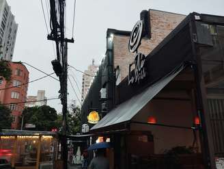 Bandidos fizeram reféns em padaria