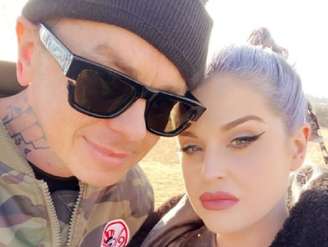 Kelly Osbourne assume relacionamento com Sid Wilson, DJ do Slipknot