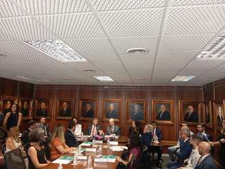 Candidatos e representantes de partidos que vão disputar o governo de São Paulo assinaram acordo com TRE-SP em defesa da integridade e da transparência do processo eleitoral