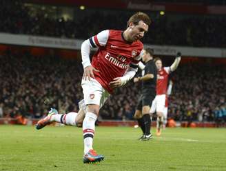 Cazorla fez o primeiro gol do Arsenal no confronto com o Tottenham