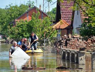 <p>Piores inundações em mais de um século, mataram 51 pessoas e forçaram a evacuação de quase 150 mil na Sérvia, Bósnia e Croácia em maio</p>