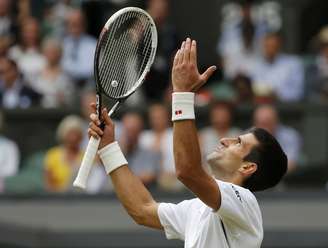 Djokovic é campeão de torneio de Wimbledom, vencendo Federer e voltando ao topo