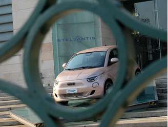 Stellantis quer ter 34 milhões de carros conectados monetizáveis em 2030