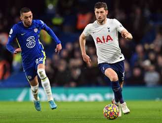 Chelsea e Tottenham entram em campo neste domingo pela Premier League (Foto: JUSTIN TALLIS / AFP)