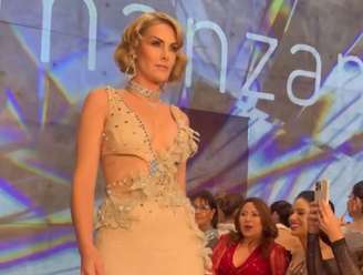 Ana Hickmann volta a desfilar