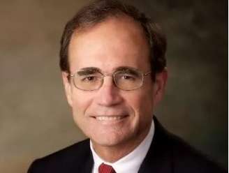 Delbert Hosemann é vice-governador do Mississipi