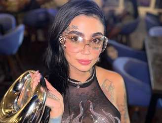 Cantora brasileira Ana Bárbara Buhr Buldrini, de 31 anos, morreu após complicações de uma cirurgia estética realizada na Turquia