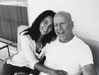 Bruce Willis ao lado da esposa, Emma Heming
