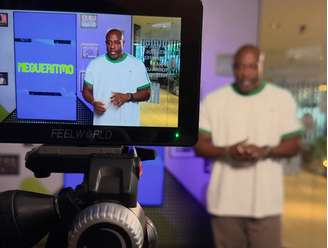 Neguerê em gravação no canal