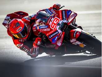 Marc Márquez domina sprint em casa