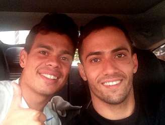 <p>Bernardo divulgou foto nesta sexta-feira e disse "estar bem"</p>