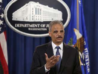 <p>O procurador-geral dos Estados Unidos, Eric Holder, responde a uma pergunta durante uma entrevista coletiva de imprensa em Washington sobre as investigações do assassinato de Michael Brown</p>