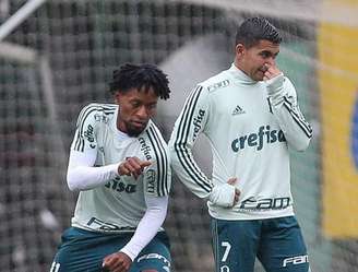 Zé Roberto e Dudu durante treino do Palmeiras na preparação para a estreia na Libertadores