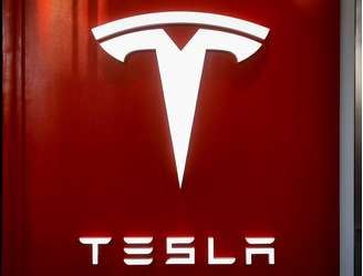 Logo da Tesla em Manhattan
 14/12/2017 REUTERS/Brendan McDermid