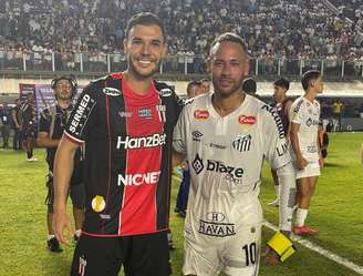 Jean Victor, do Botafogo-SP, posta foto com Neymar