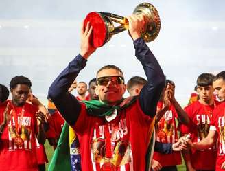 Bruno Duarte comemora título na Sérvia