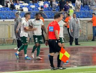 Jogo teve poêmicas de arbitragem –