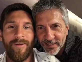 Messi ao lado do pai e empresário Jorge Messi