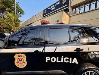 Homem abordou as vítimas e fugiu levando celulares, bolsa, joias, cartões bancários e outros pertences, disse SSP