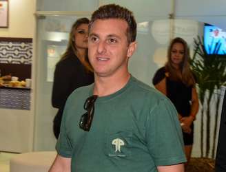 <p>Luciano Huck foi um dos famosos a participar da Expo Abióptica, em São Paulo, nesta sexta-feira (26)</p>