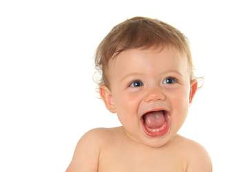 Os pais tendem a negligenciar o cuidado com os dentes de leite das crianças, muitas vezes por saberem que aquela dentição é provisória e será substituída pela permanente