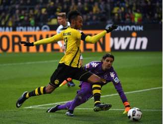 Aubameyang fez dois gols do Dortmund (Foto: PATRIK STOLLARZ / AFP)