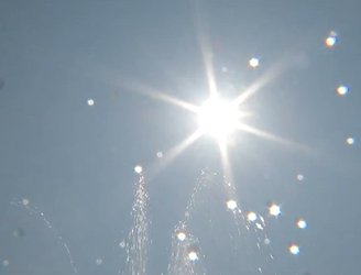 O verão começou oficialmente às 6h20 do dia 21/12 e o calor tende a aumentar na estação mais quente do ano. Com isso, o movimento cresce nas praias. E um importante alerta chama atenção para a necessidade de ter cautela durante o banho de mar.