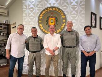 Comando-geral, presidentes da dupla Gre-Nal e presidente da FGF. 
