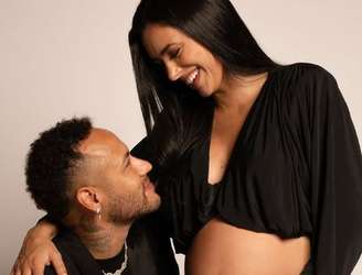 Bruna Biancardi publica fotos de ensaio com Neymar e se declara: 'Amo você'