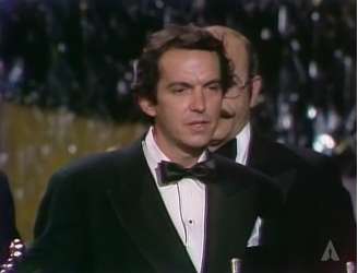 Dean Tavoularis discursa após vencer o Oscar de Melhor Design de Produção em 1975 por 'O Poderoso Chefão: Parte 2'