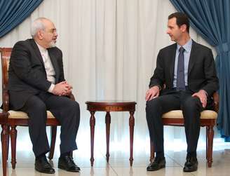 Assad reunido com o chanceler sírio, Javad Zarif