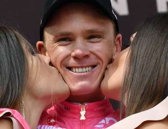 Após 'fuga' de 80 km, Froome assume 'camisa rosa' do Giro