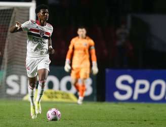 Arboleda foi destaque do São Paulo na vitória diante do Corinthians (Foto: Fernando Roberto / Agência Futpress)