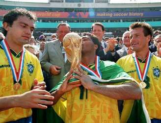 Romário conquistou o tetracampeonato mundial com a Seleção Brasileira em 1994 e foi eleito melhor jogador da Copa do Mundo (Foto: AFP/TIMOTHY A. CLARY)