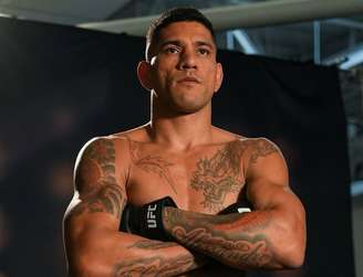 Alex Poatan tentará retomar o cinturão no UFC 320 