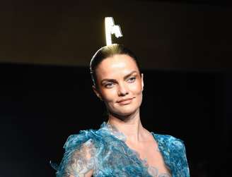 Barbara Fialho no desfile de Ronaldo Fraga 