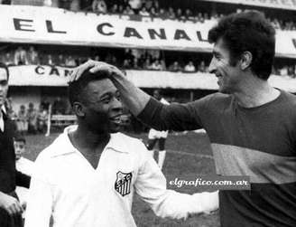 Antonio Rattín pelo Boca Juniors enfrentou Pelé pelo Santos na final da Copa Libertadores de 1963 –