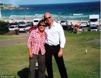 <p>Britânico morava na praia ao norte da Austrália com a mulher </p>