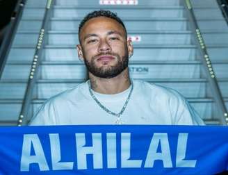 Neyamar exibindo bandeira do Alhilal